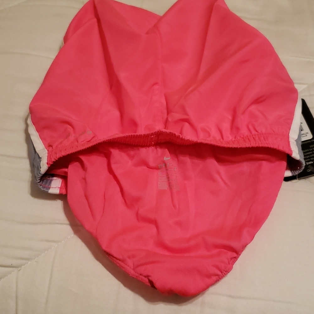 Girls Nike Shorts - Picture 3 of 6